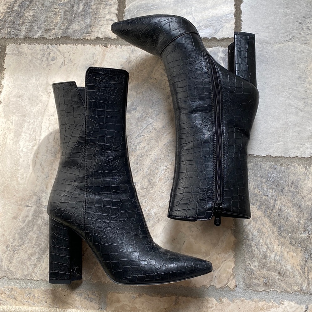 Heeled bootees